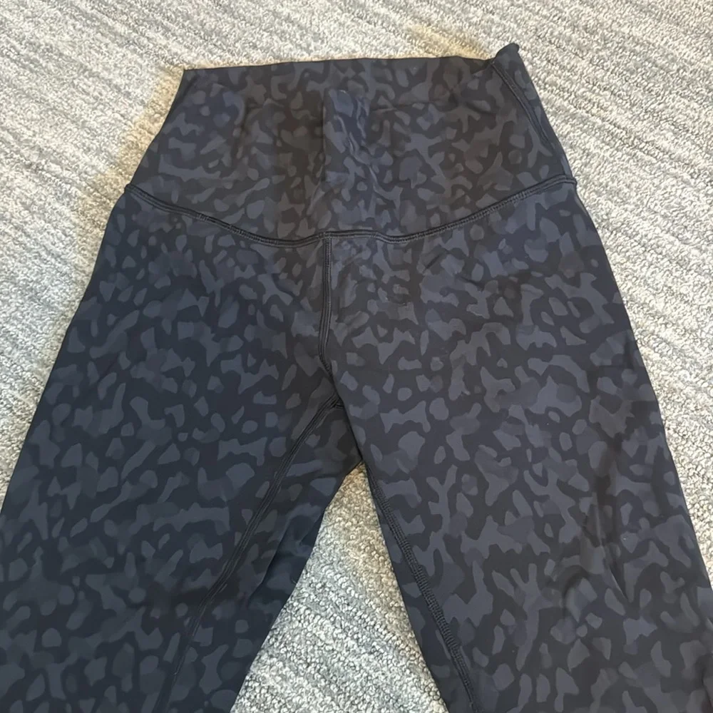 Lululemon crop leopard print - Picture 2 of 3